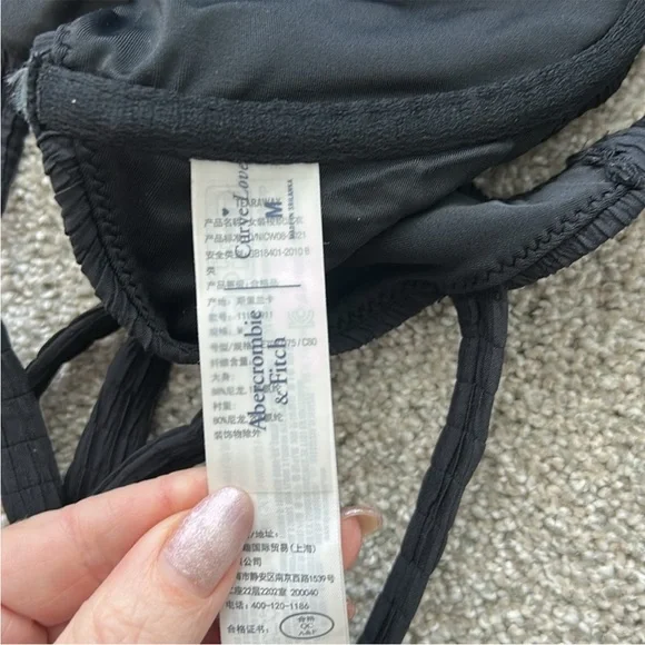 NWT ABERCROMBIE Curve Love Tie-Strap Underwire
Bikini Top M black swim - Picture 7 of 8